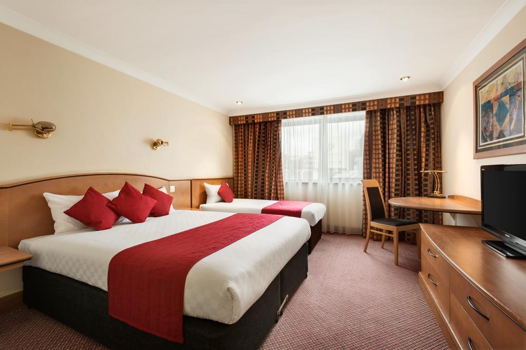 Ramada Hatfield Hatfield  Exteriör bild