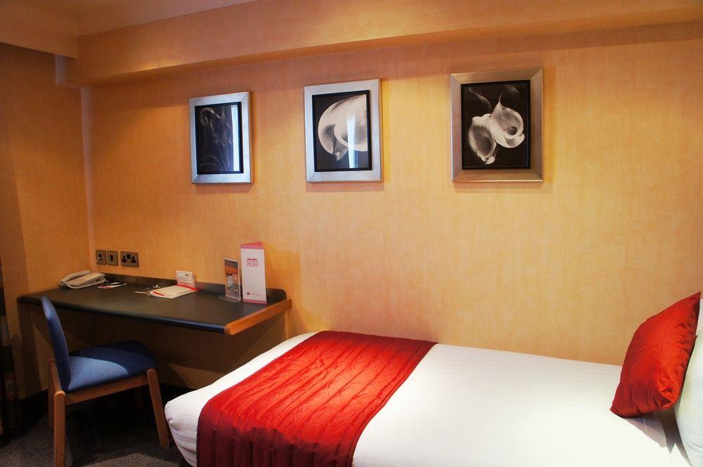 Ramada Hatfield Hatfield  Exteriör bild
